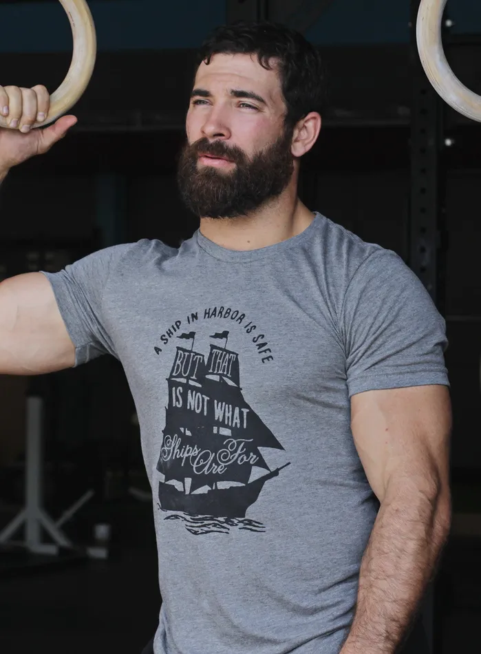 WE ARE ALL SMITH Earrings Brave Sailors Short sleeve tshirt